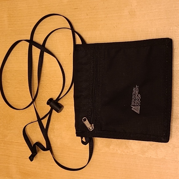 MEC Handbags - MEC small crossbody wallet